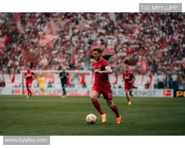 科隆俱乐部正式签下德甲顶尖前锋，球迷翘首期待新赛季表现！